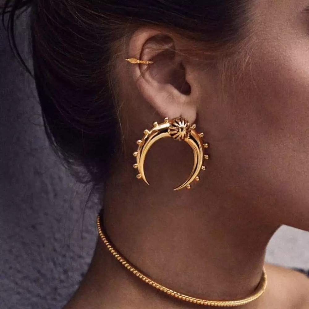 ONE LEFT!!🔥Boho Horn Crescent Moon Gold Earrings - Picture 5 of 6